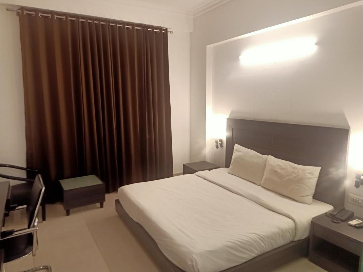 גורגאון Hotel Chaupal By Casa Bella מראה חיצוני תמונה