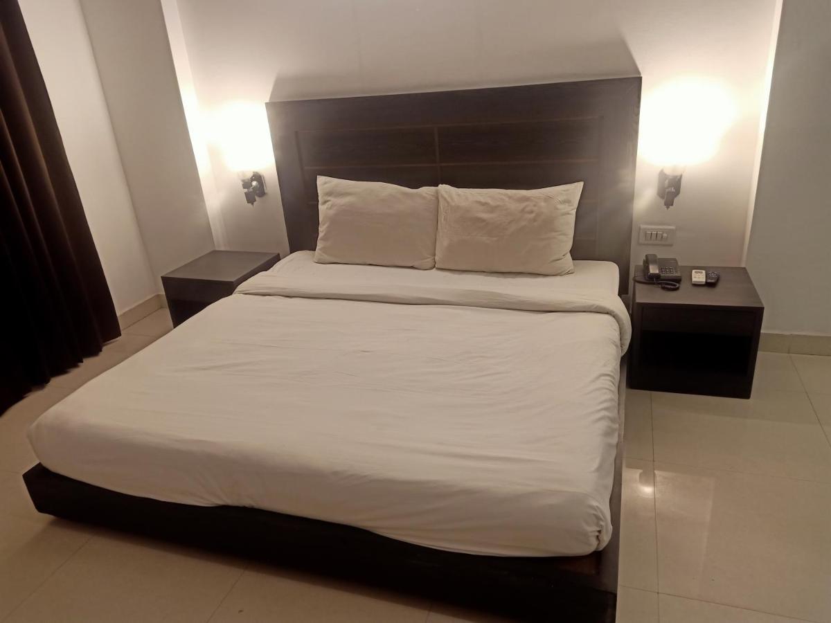 גורגאון Hotel Chaupal By Casa Bella מראה חיצוני תמונה