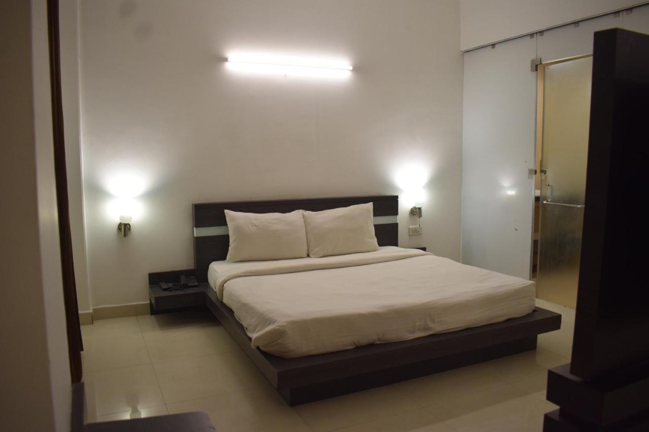 גורגאון Hotel Chaupal By Casa Bella מראה חיצוני תמונה