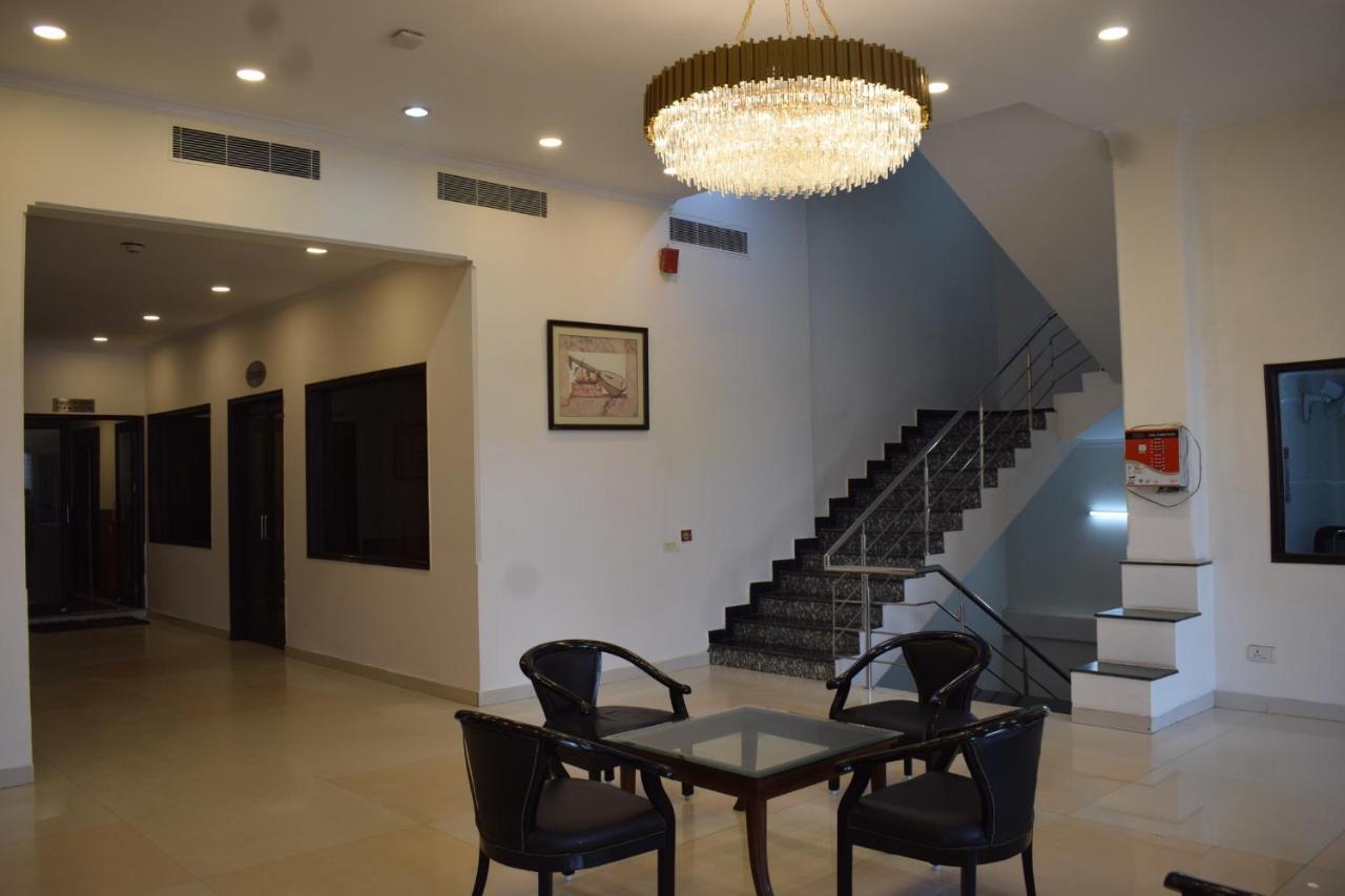 גורגאון Hotel Chaupal By Casa Bella מראה חיצוני תמונה