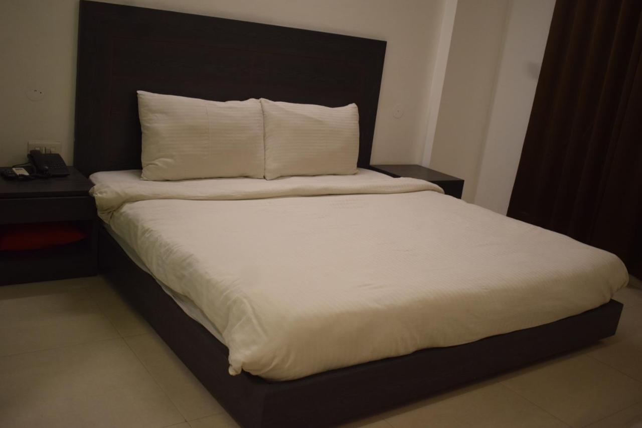 גורגאון Hotel Chaupal By Casa Bella מראה חיצוני תמונה