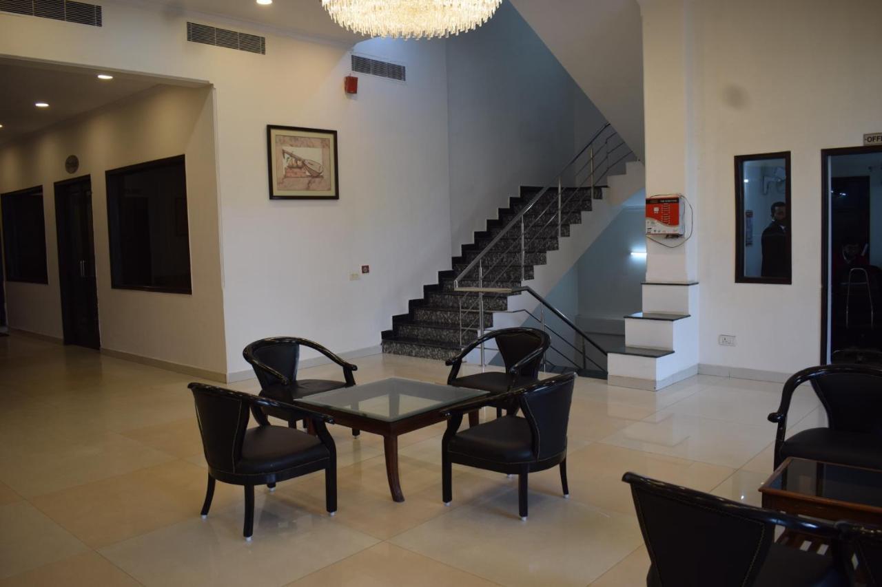 גורגאון Hotel Chaupal By Casa Bella מראה חיצוני תמונה