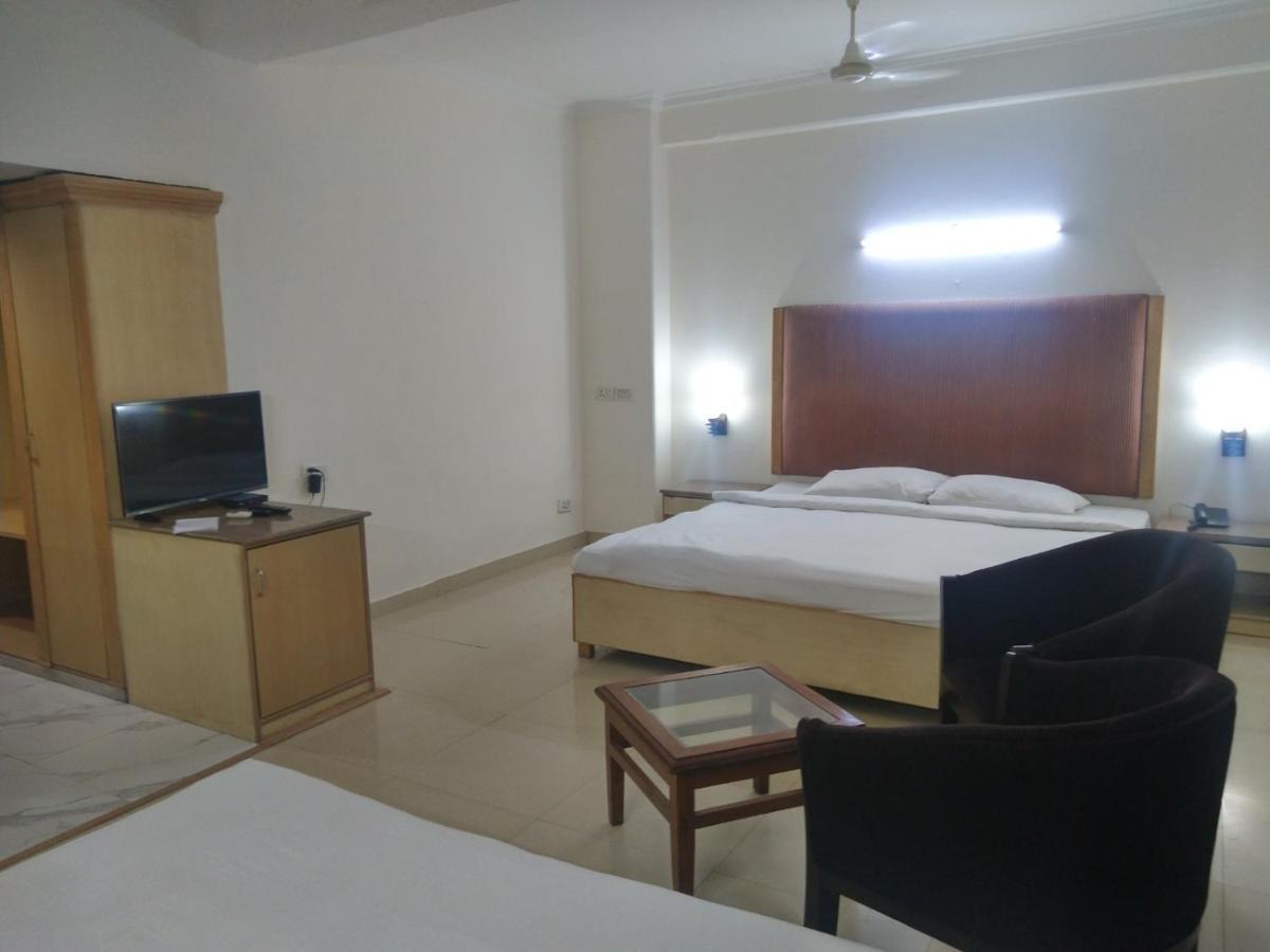 גורגאון Hotel Chaupal By Casa Bella מראה חיצוני תמונה