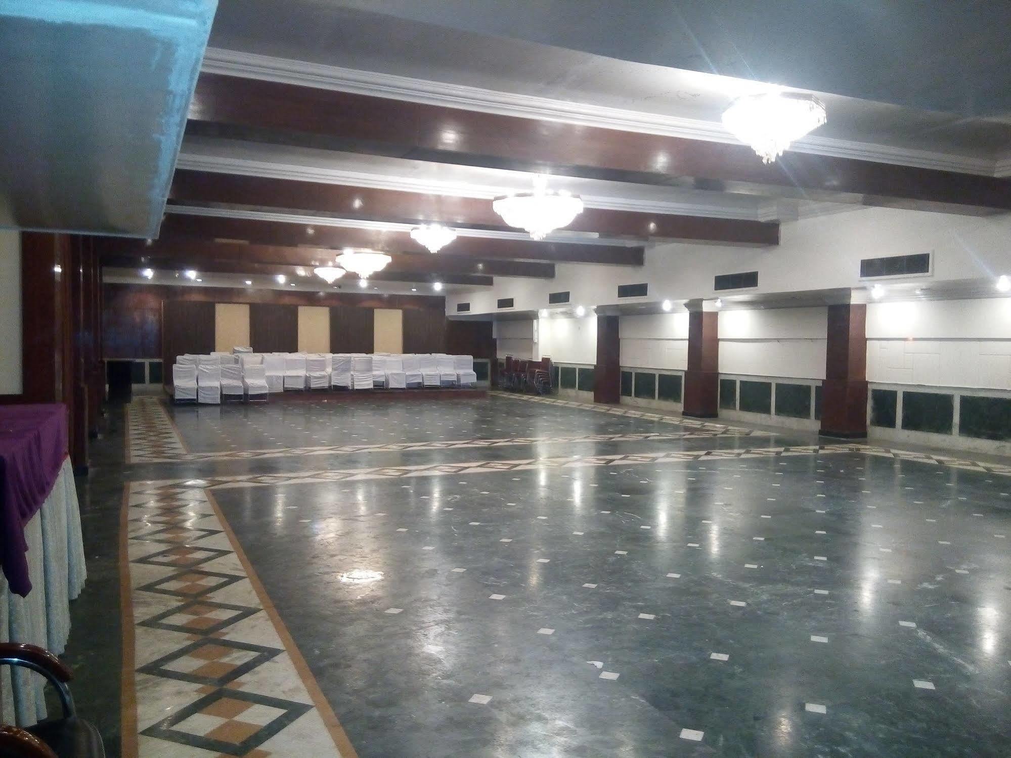 גורגאון Hotel Chaupal By Casa Bella מראה חיצוני תמונה