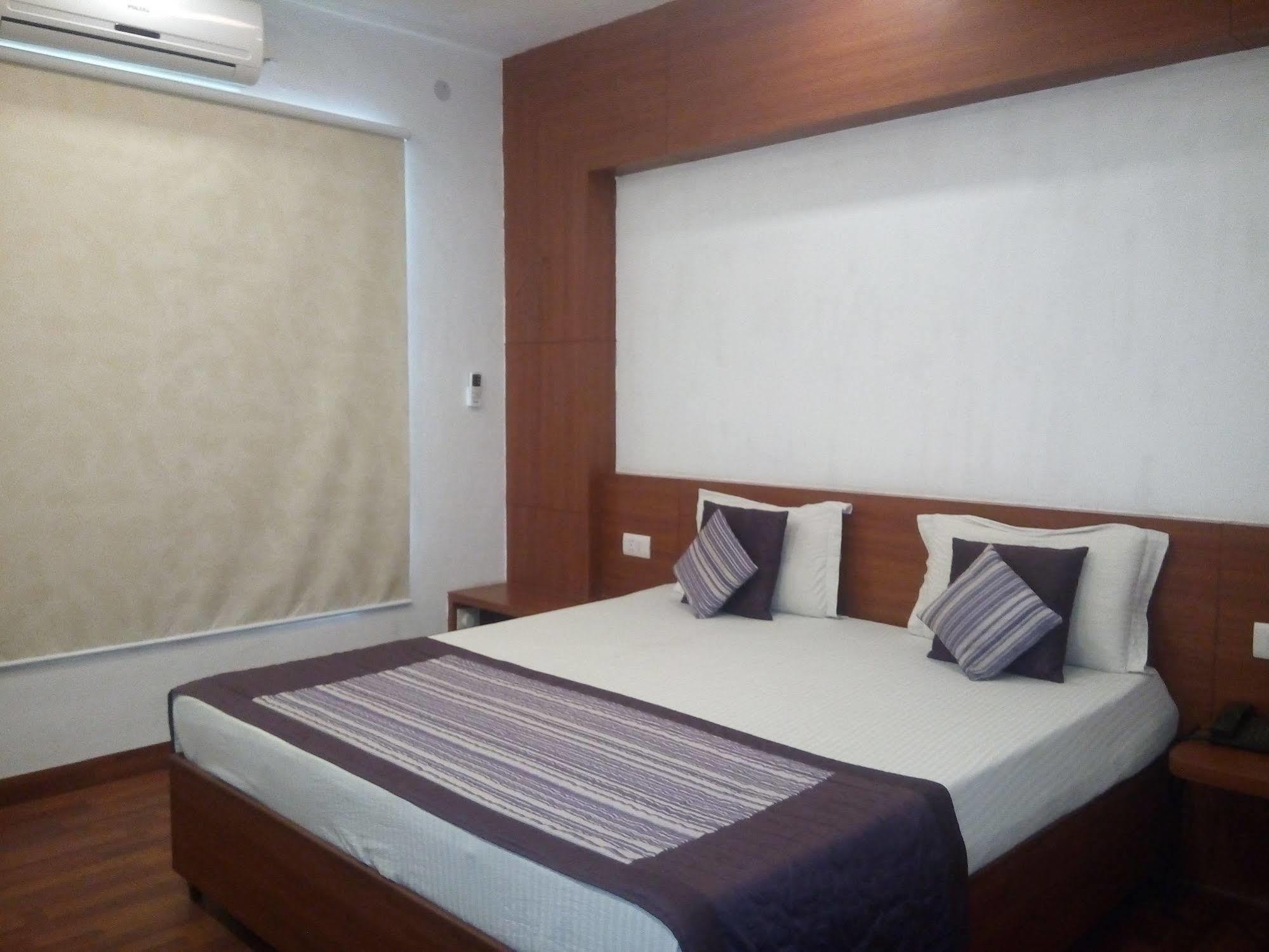 גורגאון Hotel Chaupal By Casa Bella מראה חיצוני תמונה